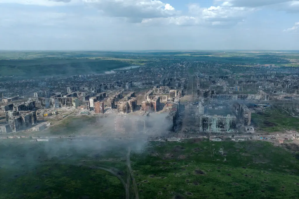 Знімок руйнувань у Бахмуті, Україна, зроблений дроном, зроблений на базі 93-ї механізованої бригади ЗСУ в травні.